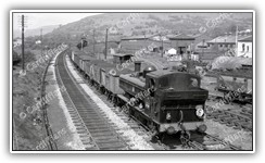 (1957) Locomotive 0-6-0PT 8789 starts the climb up Big Hill in Taffs Well 